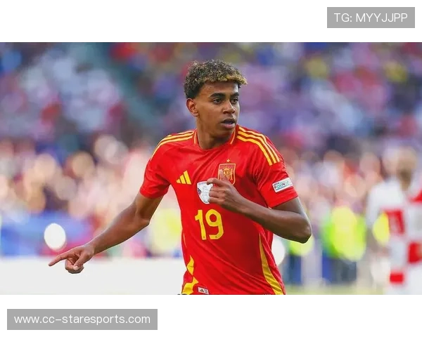 AJ足球明星的传奇之路：从球场新星到全球偶像的成长故事