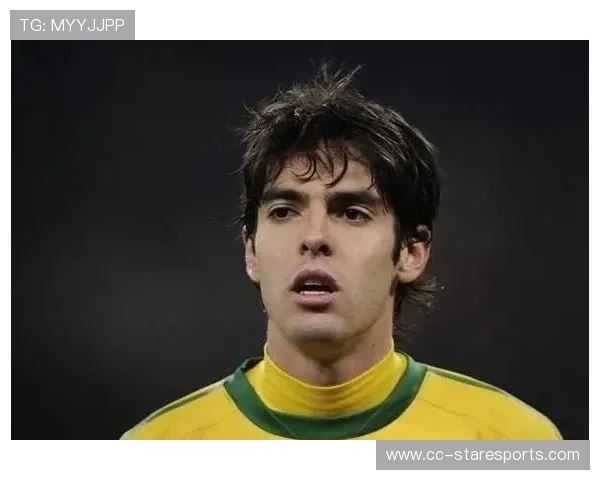 卡卡足球球星卡的设计风格与独特元素解析