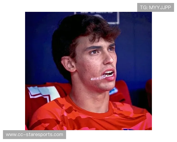 聚焦足球巨星独特魅力单人头像展现球场风采与个人魅力