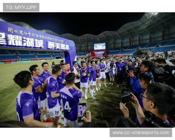 足球明星现场送球衣活动费用揭秘：不同球员送衣费用差异分析