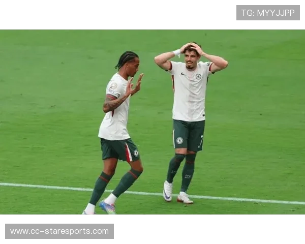 足球球星变身老爷爷挑战赛场 经典比赛场面引爆全场热议