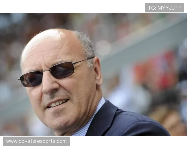 足球球星沉默背后的隐秘真相与绿茵场上光环落差